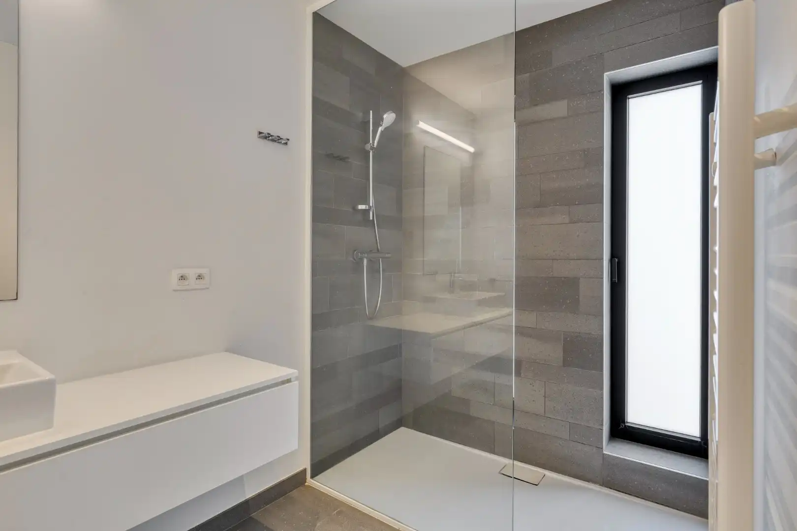 Instapklaar appartement met ruim terras en 2 slaapkamers - EPC A foto 16