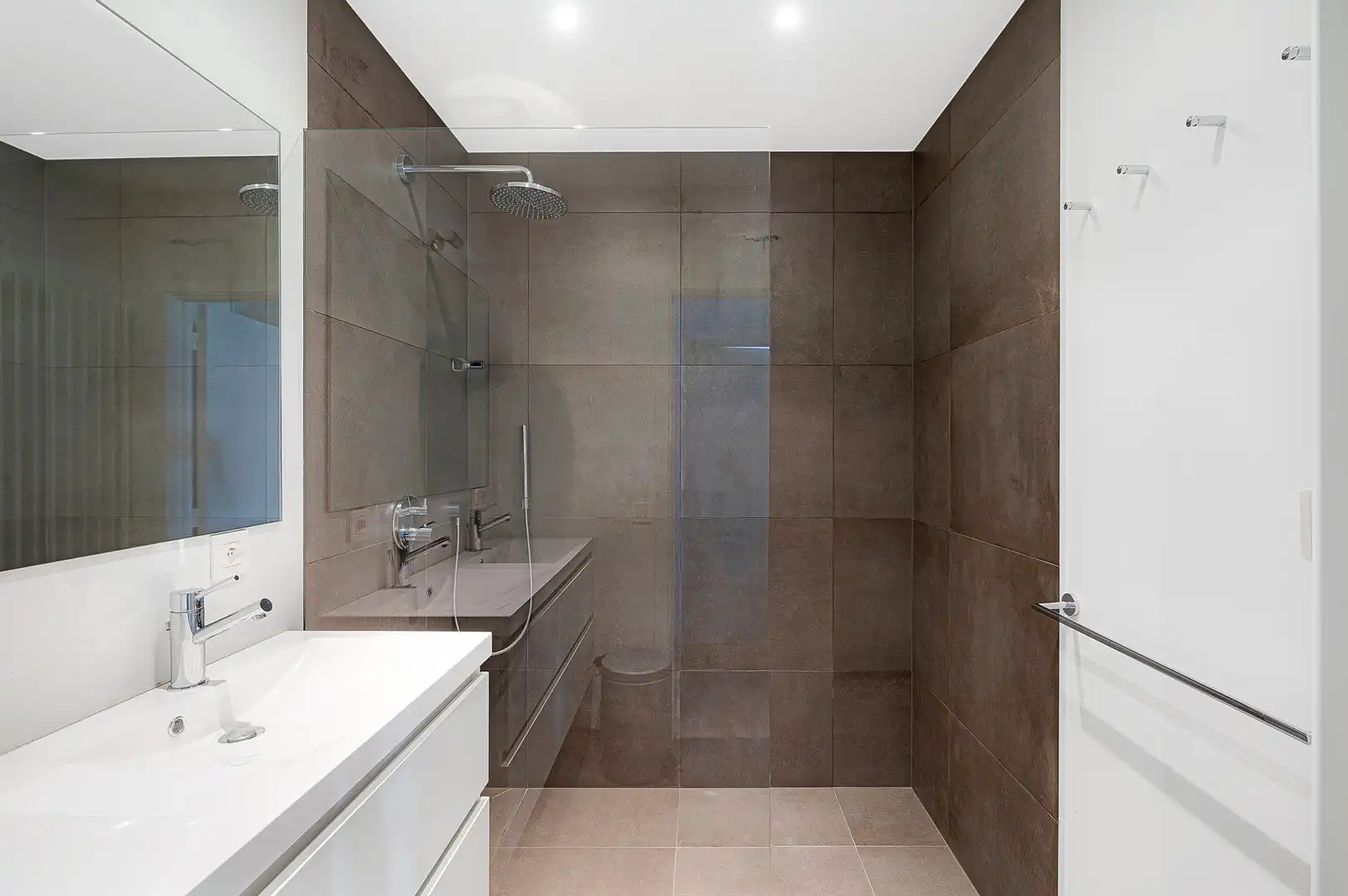 Ruim en lichtrijk penthouse-appartement met royale terrassen en open zeezicht . foto 24