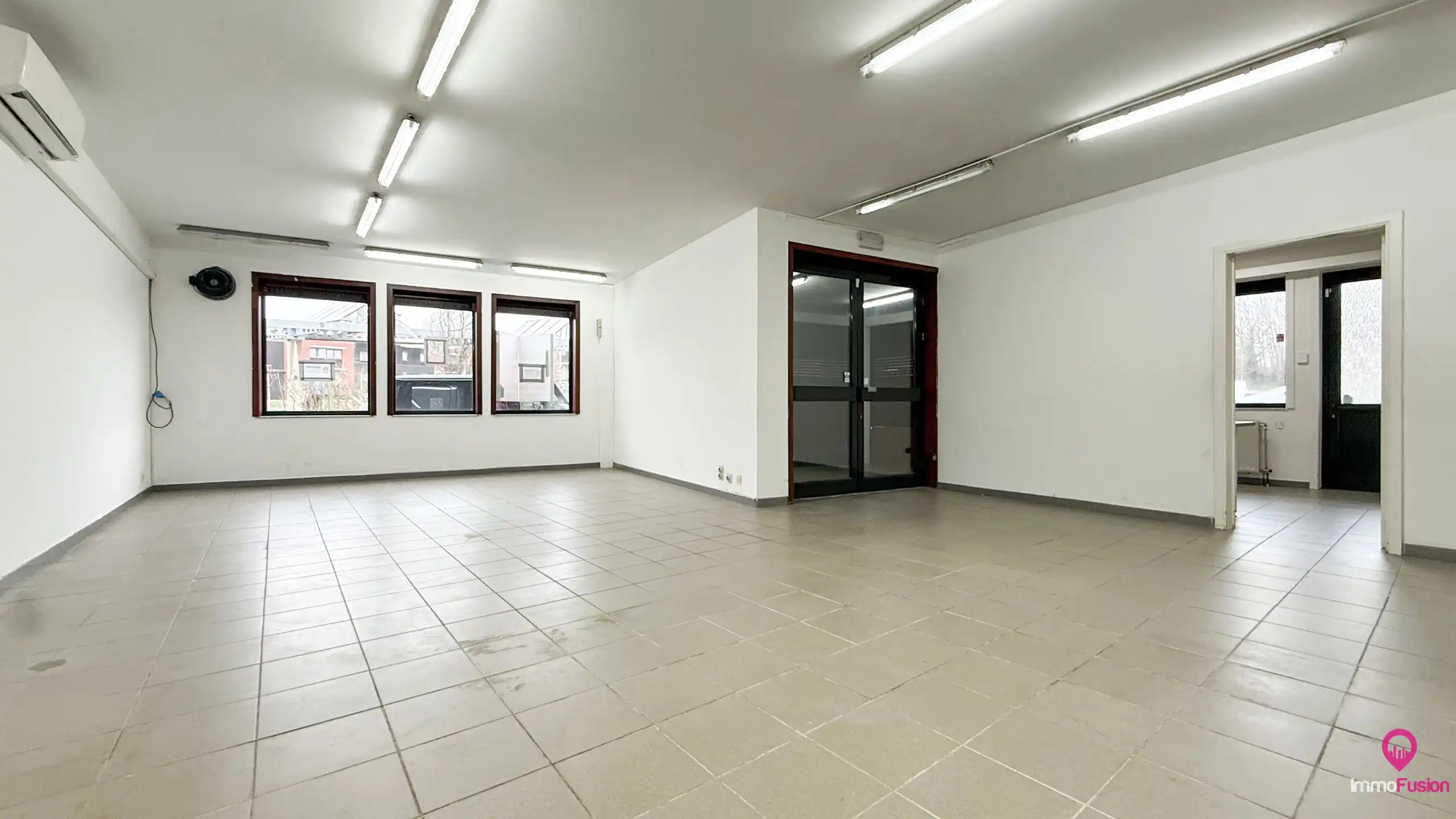 Handelspand met woonst op zeer goede commerciele ligging! foto 7