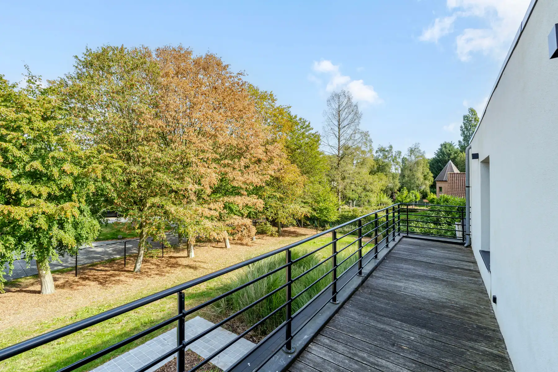 Gerenoveerde villa in een groene omgeving nabij alle invalswegen foto 26