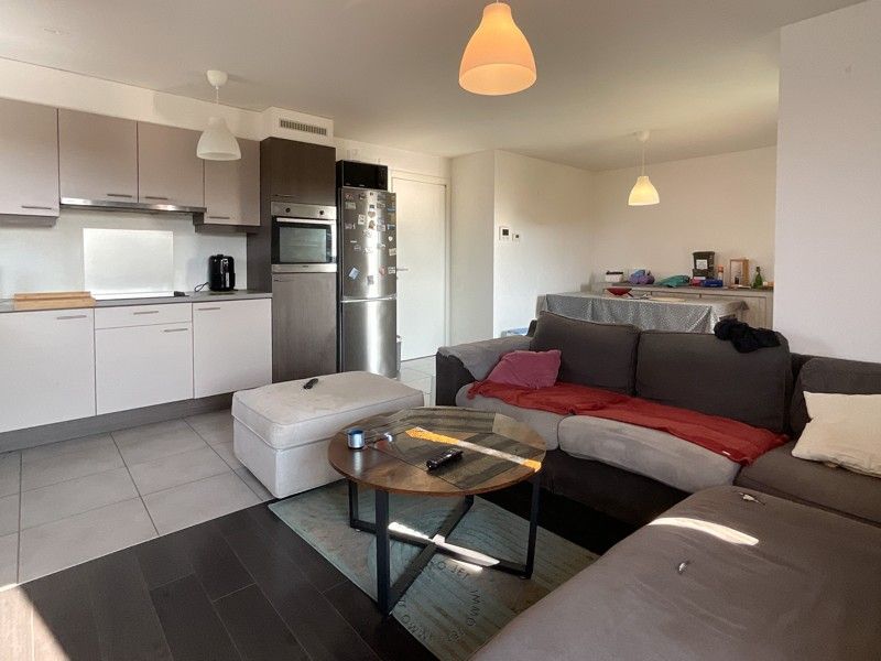 Centraal gelegen appartement met twee slaapkamers, terras en garage foto 2