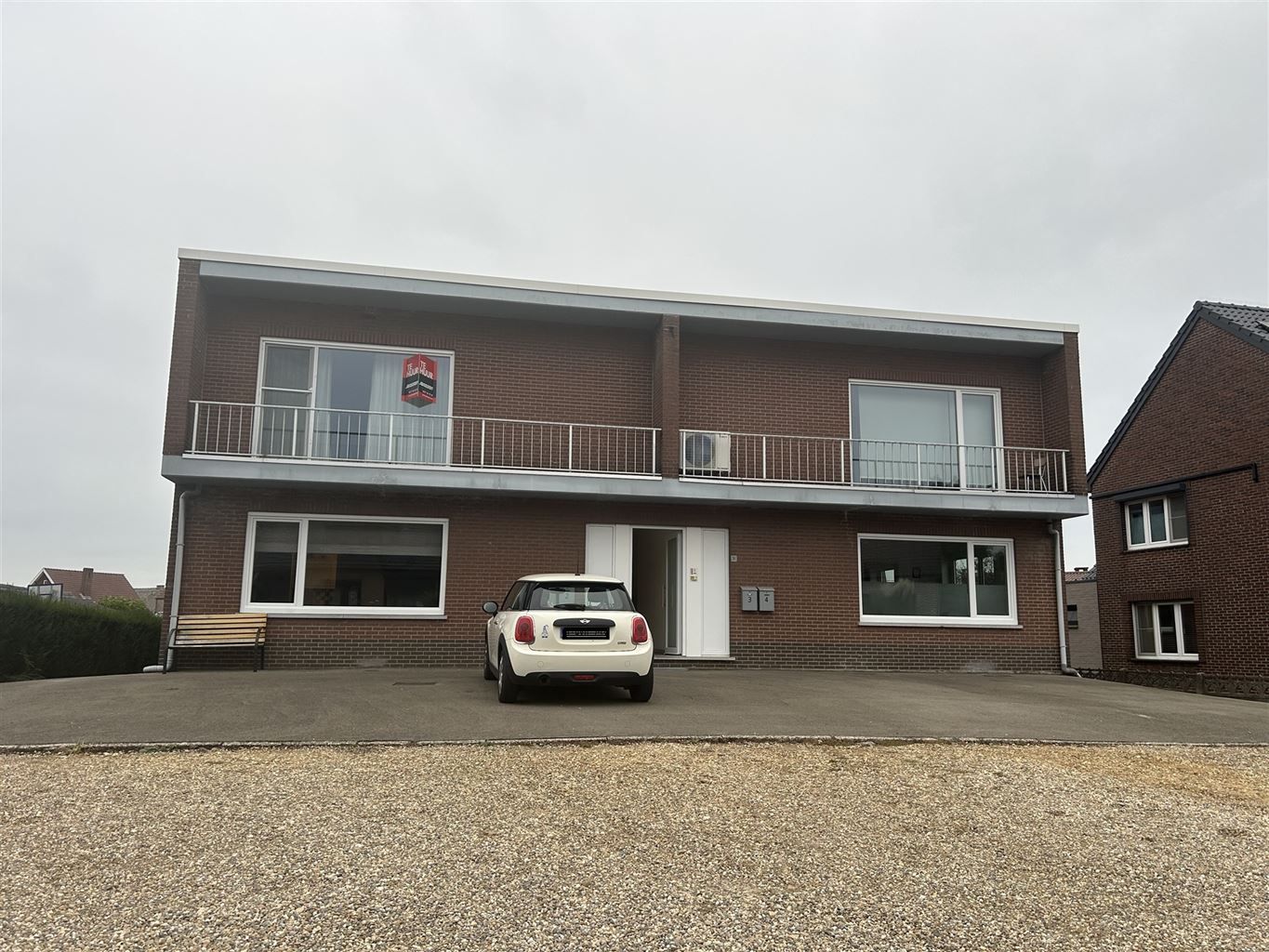 Ruim appartement met 3 slaapkamers en garagebox, gelegen in een rustige, kindvriendelijke omgeving. foto 9