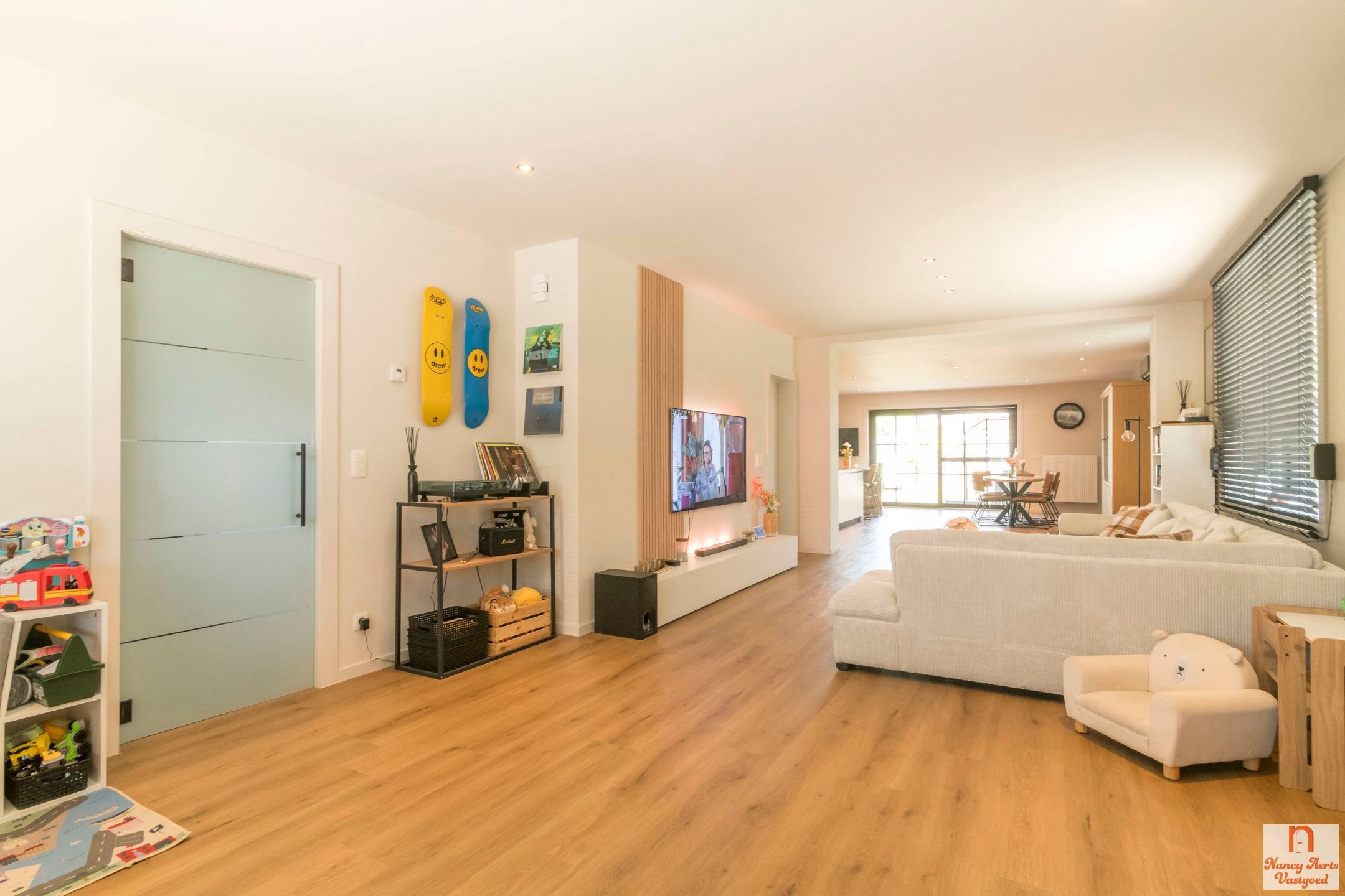 Volledig gerenoveerde woning met bijbouw en grote tuin foto 34