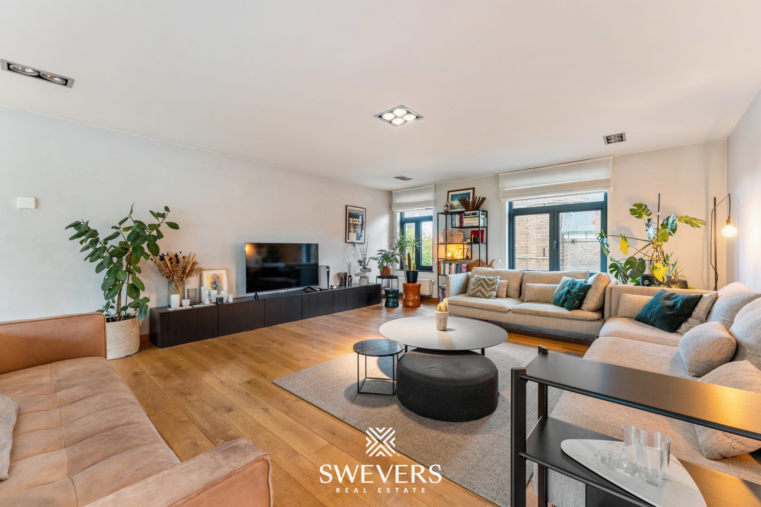 Totaal gerenoveerde karaktervolle woning met zicht op groen foto 2