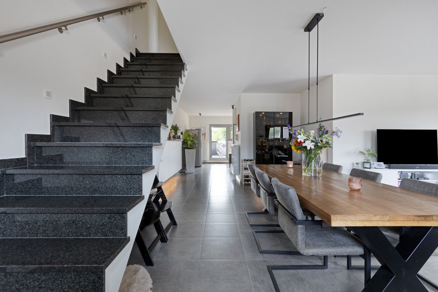 Instapklare en lichtrijke duplex met terras, garage én drie slaapkamers foto 10