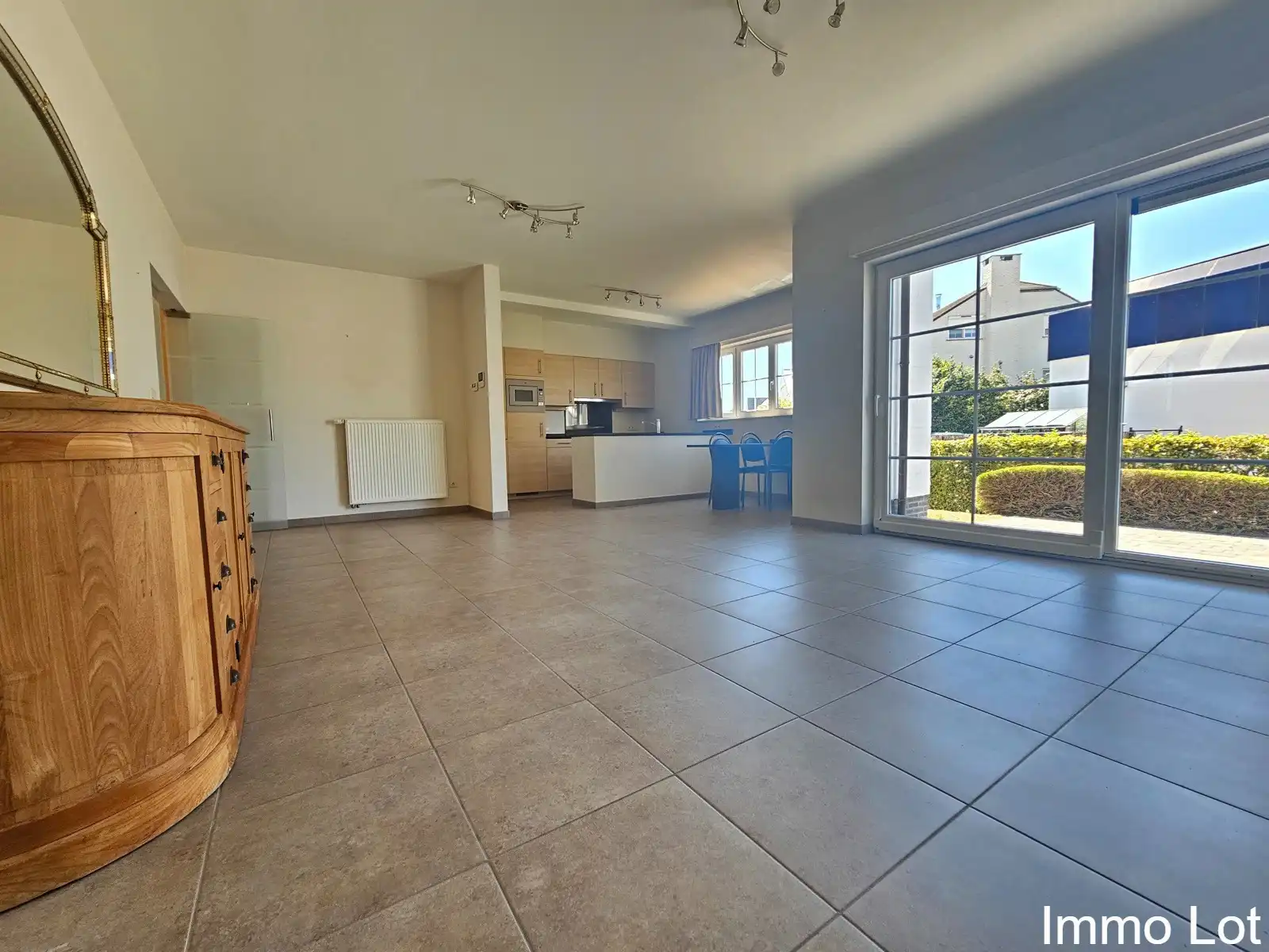 Charmant gelijkvloers appartement met terras en garage foto 4