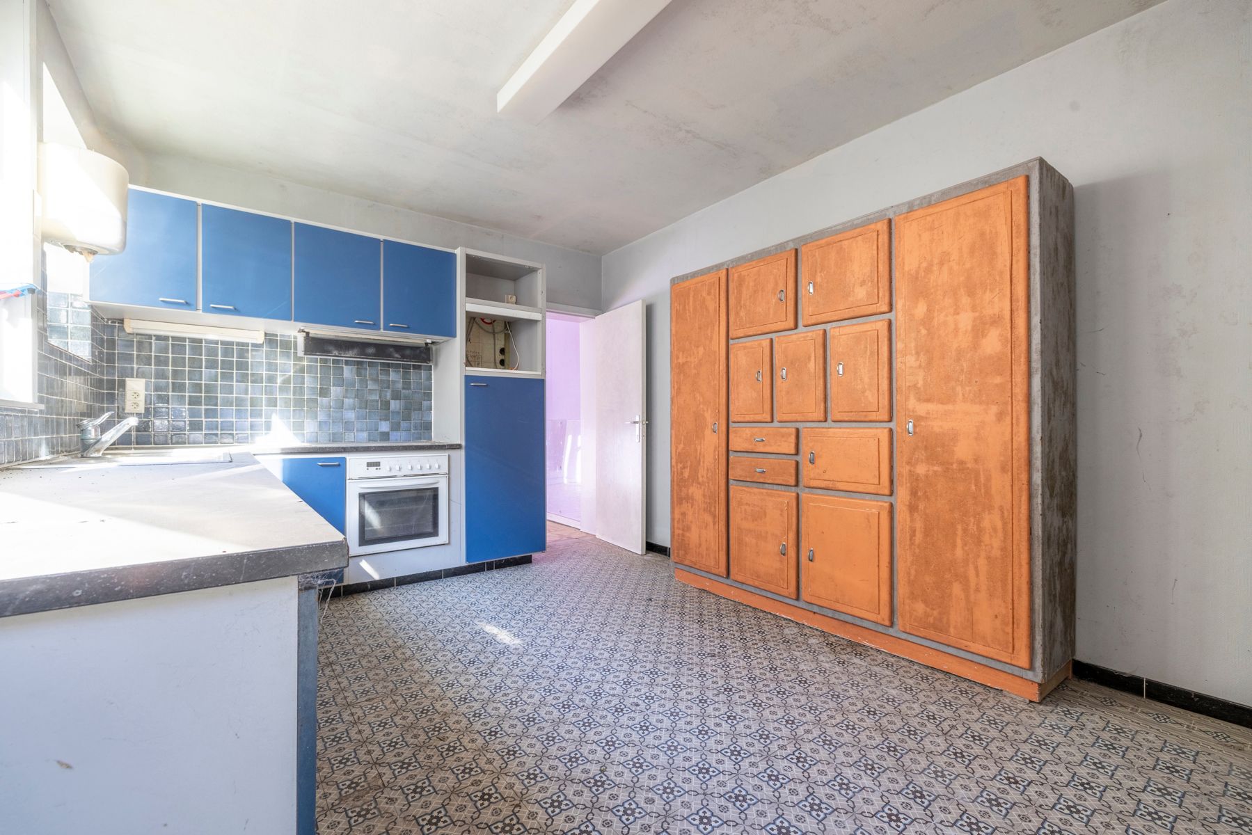 Te renoveren herenwoning met 5 tot 7 slpk en groot magazijn foto 9