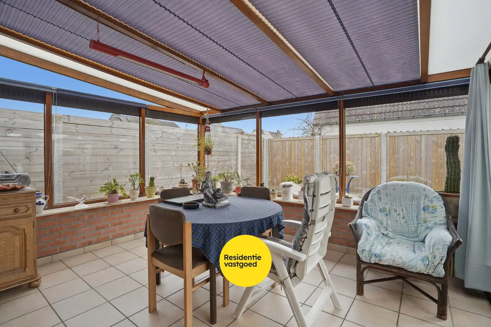 Alleenstaande bungalow met garage en tuin  op 684 m² foto 10