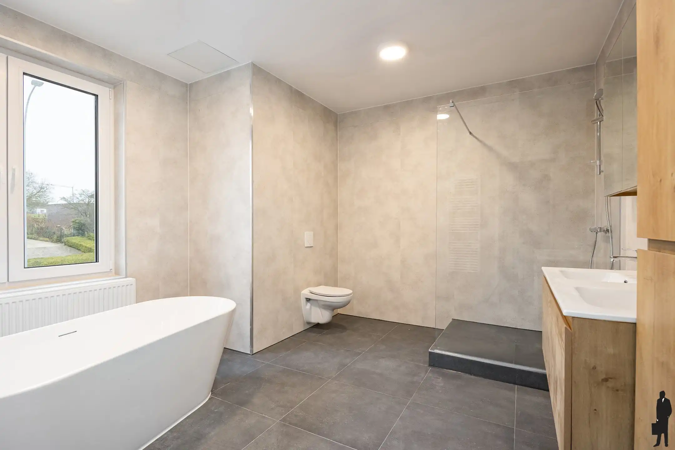 Volledig gerenoveerd stadswoning met 4 slpk en stadstuin! foto 9