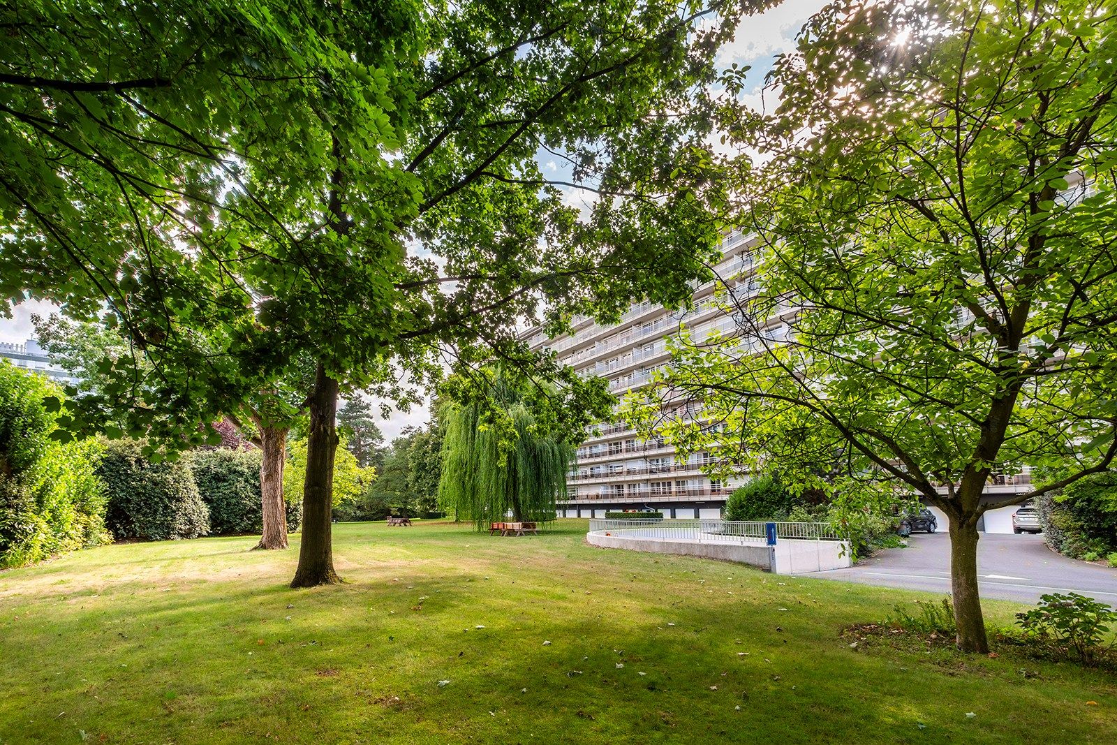 Gerenoveerd appartement met 2 terrassen foto 24