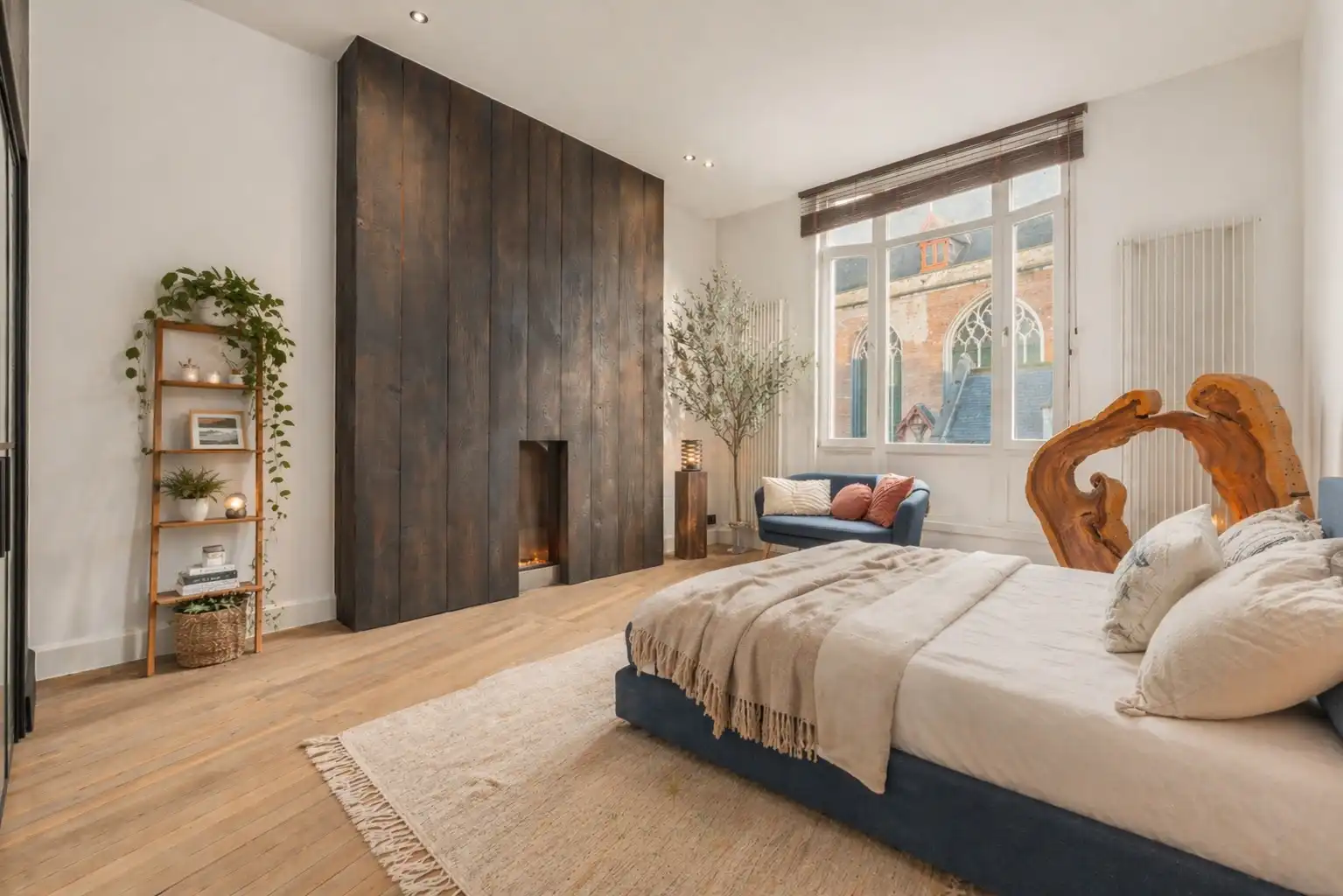 Subliem gerenoveerde stadswoning in een uitzonderlijk historisch kader rond de Onze-Lieve-Vrouwekerk, zonder renovatieverplichting foto 7