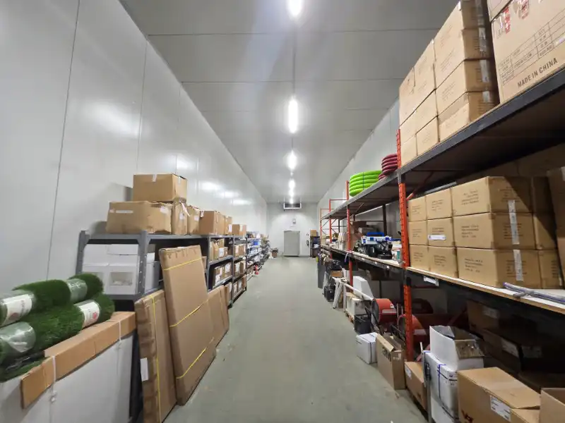 Magazijn met kantoren te huur foto 12