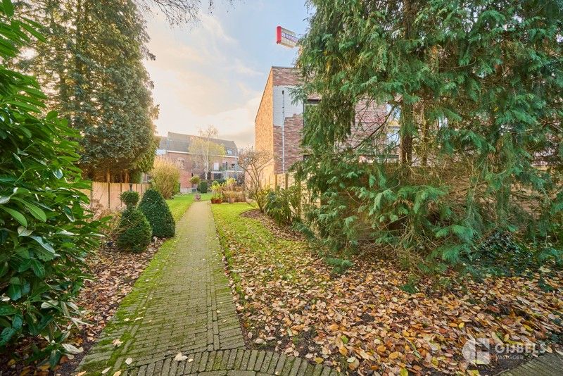 Ruim appartement van maar liefst 280m² met 3 of meer slaapkamers, gelegen in het hart van Peer! foto 22