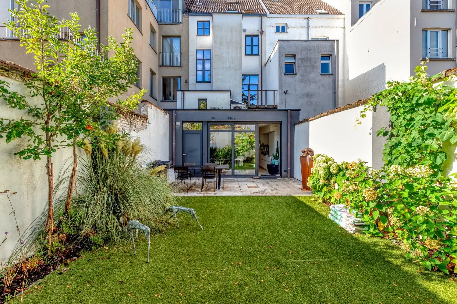 Exclusief gerenoveerd herenhuis met tuin aan de Coupure Rechts te Gent. foto 9