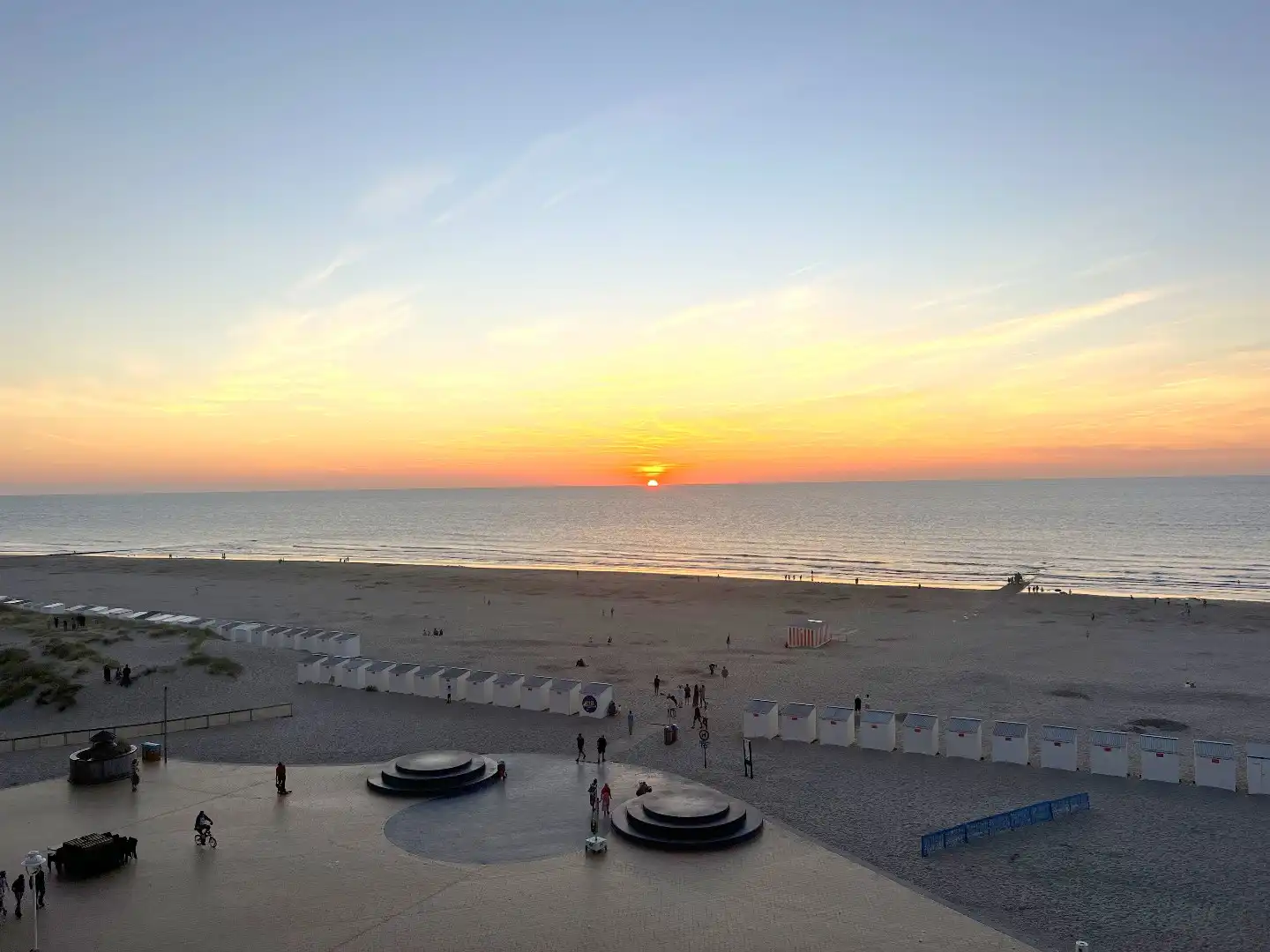 Appartement met frontaal zeezicht op de zeedijk in Nieuwpoort foto 22
