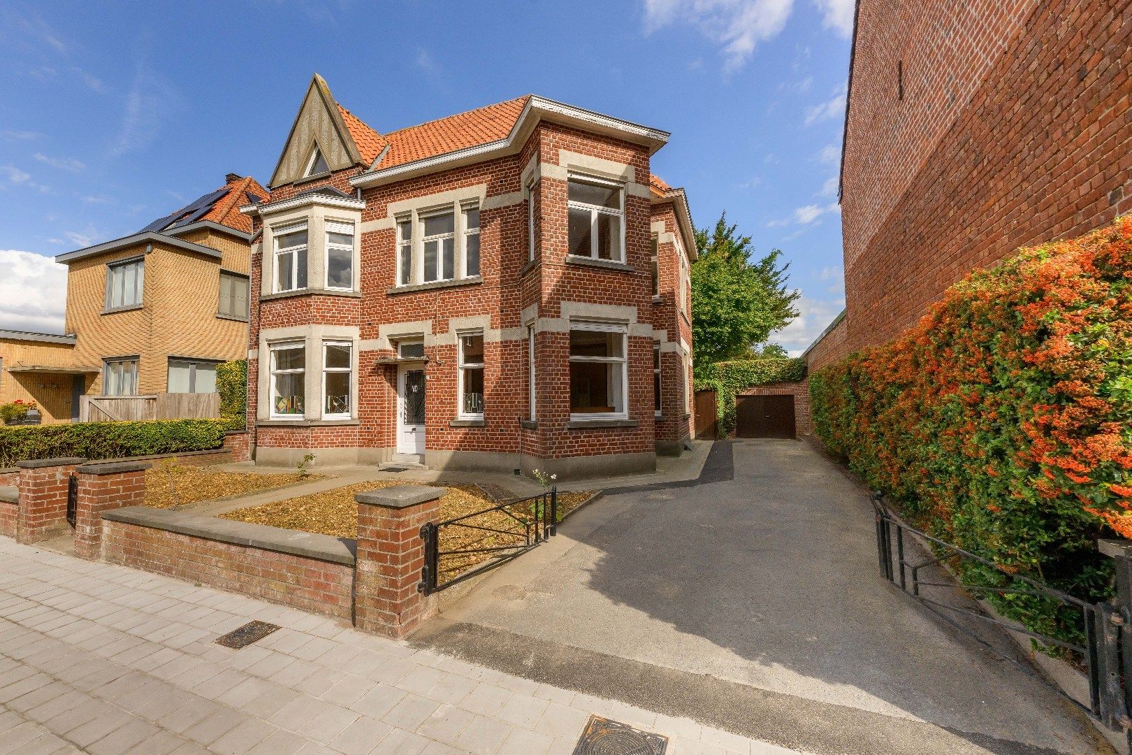 Hoofdfoto van de publicatie: KARAKTERVOLLE INTERBELLUM VILLA OP 1.187 m² IN HARTJE ARDOOIE