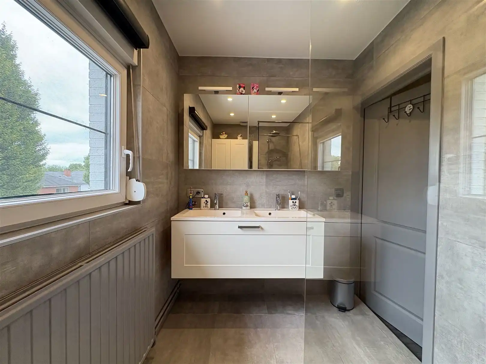 Halfopen woning met veranda, 3 slaapkamers en garage foto 12