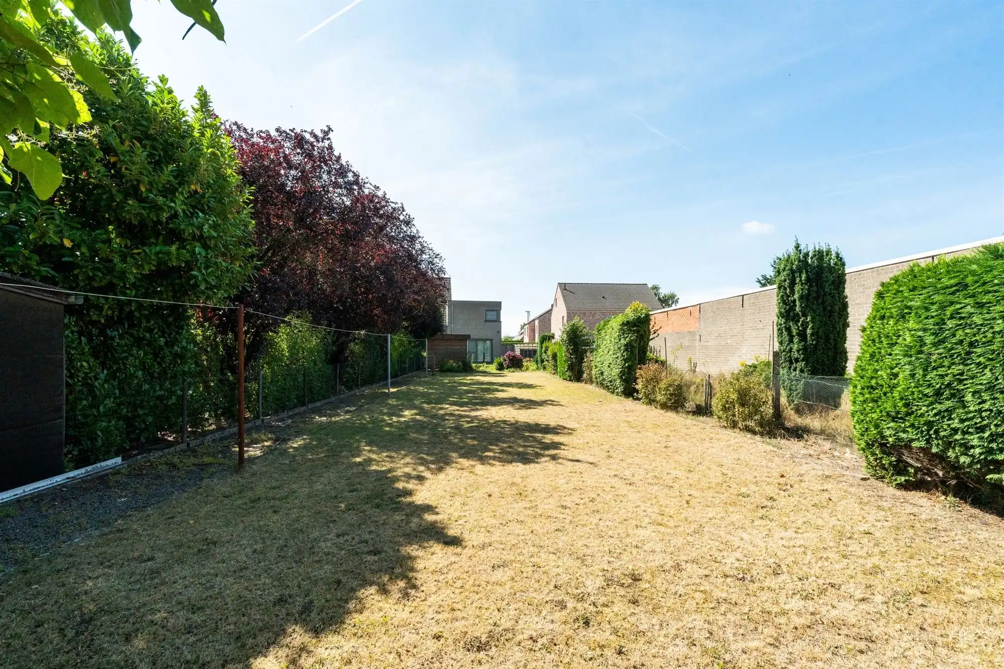 Woning met verrassend grote tuin, te renoveren foto 17