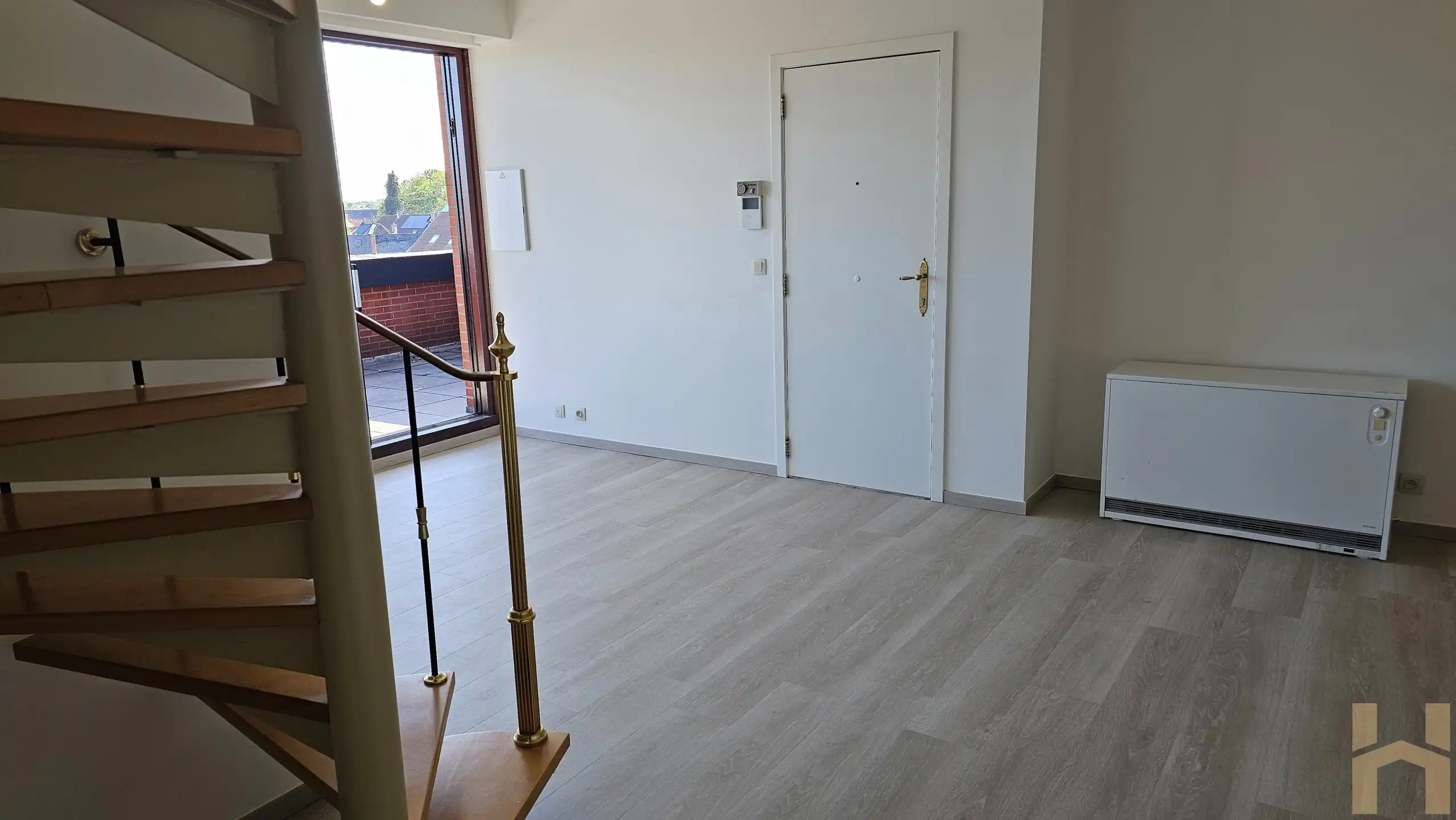 Gerenoveerde gezellige duplex te huur op de markt te Zele foto 11