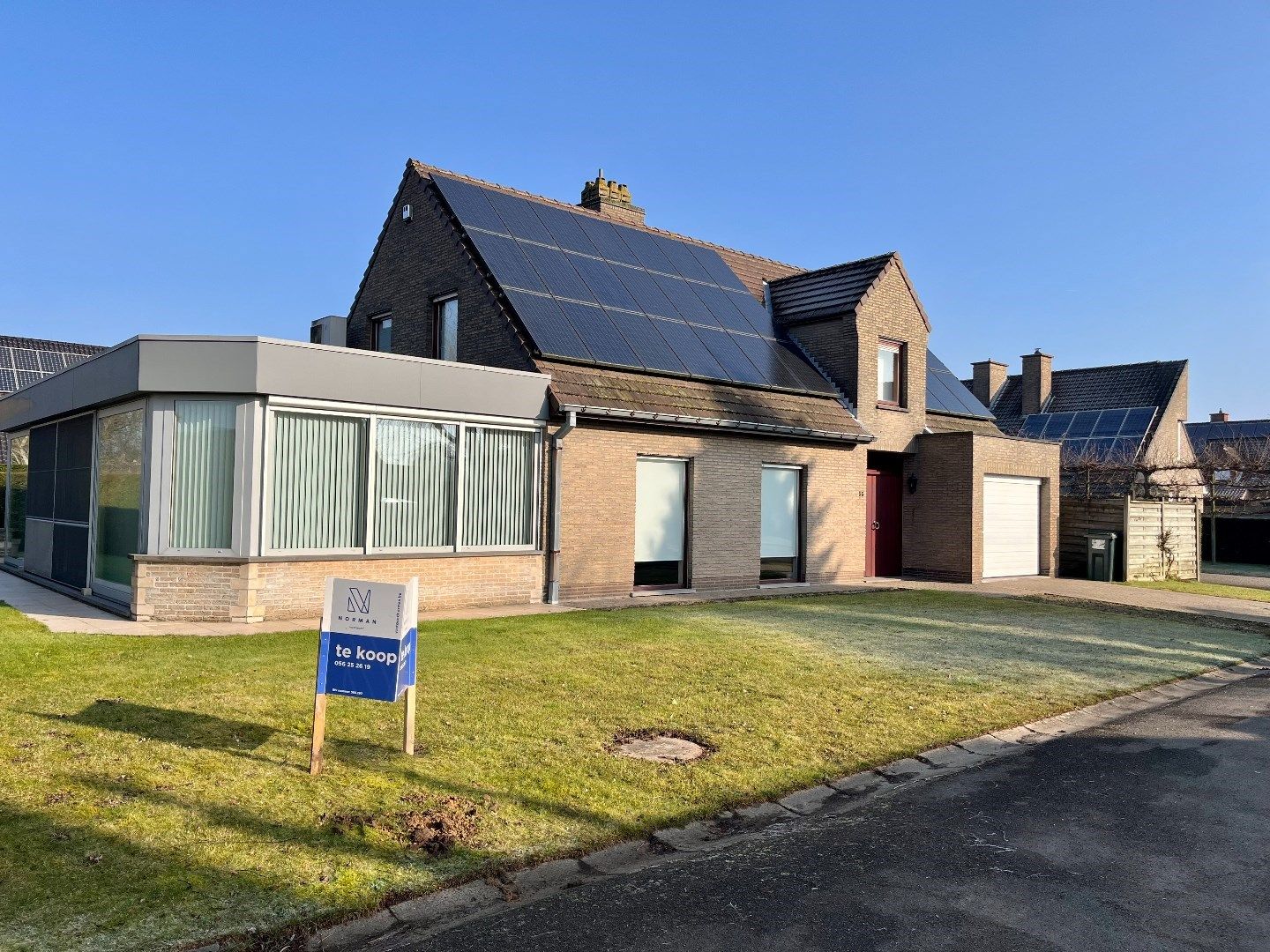 Villa met garage, carport, 30 zonnepanelen en een bewoonbare oppervlakte van 260m² + EPC B foto {{pictureIndex}}
