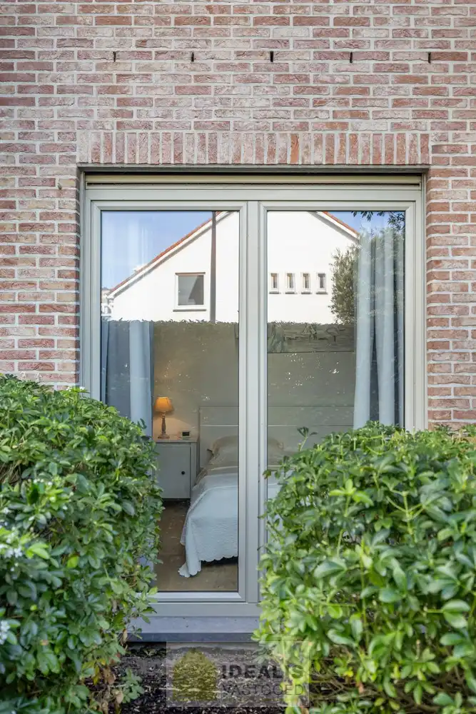 IDEALIS VASTGOED - HEERLIJK GELIJKVLOERS VAKANTIE-APPARTEMENT TE ZEEBRUGGE-BAD OP WANDELAFSTAND VAN HET STRAND EN DE DUINEN! EEN FIJNE PLEK BESTAANDE UIT EEN LICHTRIJKE LEEFRUIMTE MET OPEN KEUKEN EN BERGING, 1 RUIME SLAAPKAMER, 1 INPANDIGE KINDERKAMER, EEN EXTRA RUIM TERRAS EN EEN GOED TOEGANKELIJKE ONDERGRONDSE PARKEERPLAATS (AUTOLIFT) EN KELDERBERGING! foto 34
