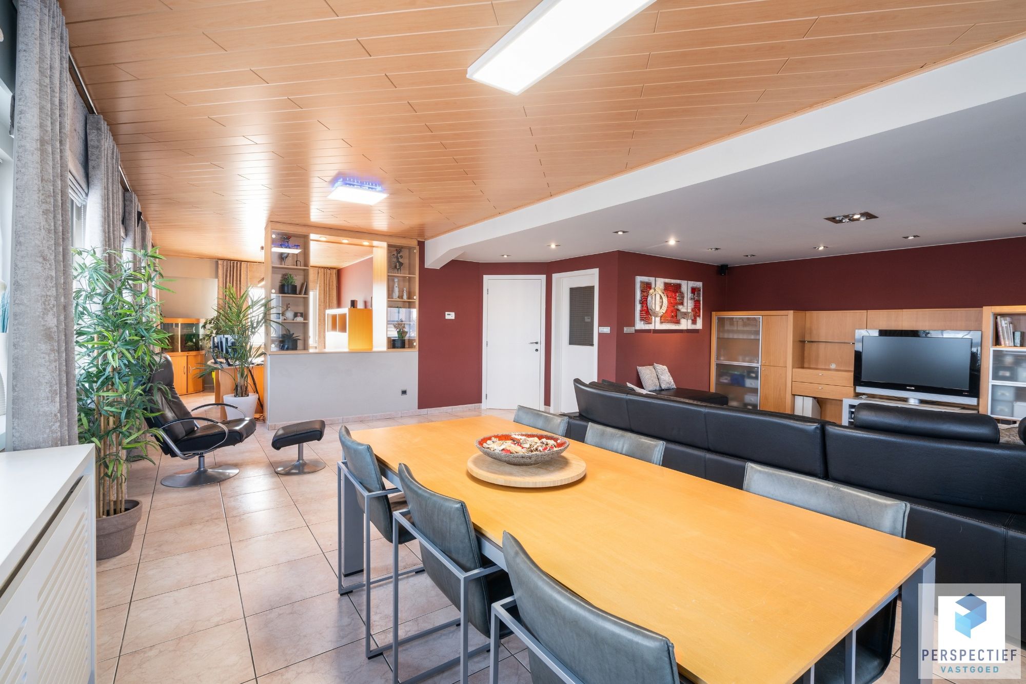 Handelspand met Winkelruimte, Magazijn en Woonst op 1.682 m² foto 32