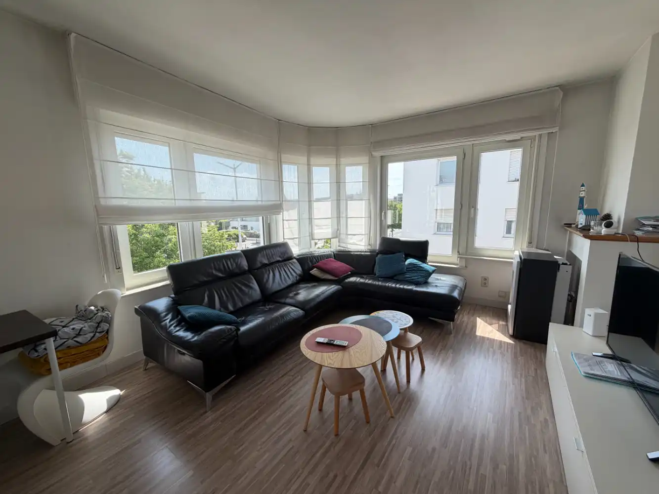 Instapklaar gemeubeld appartement met één slaapkamer. Gelegen op het tweede verdiep in een gebouw zonder lift. foto 2