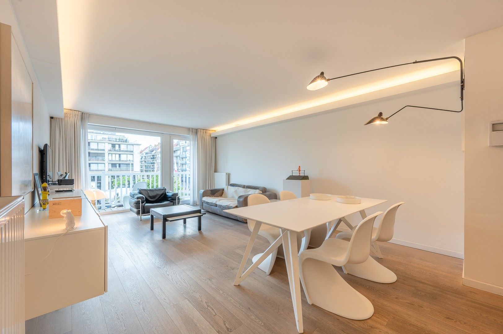 Lichtrijk 2-slaapkamer appartement met open zicht over het Abraham Hansplein. foto 4