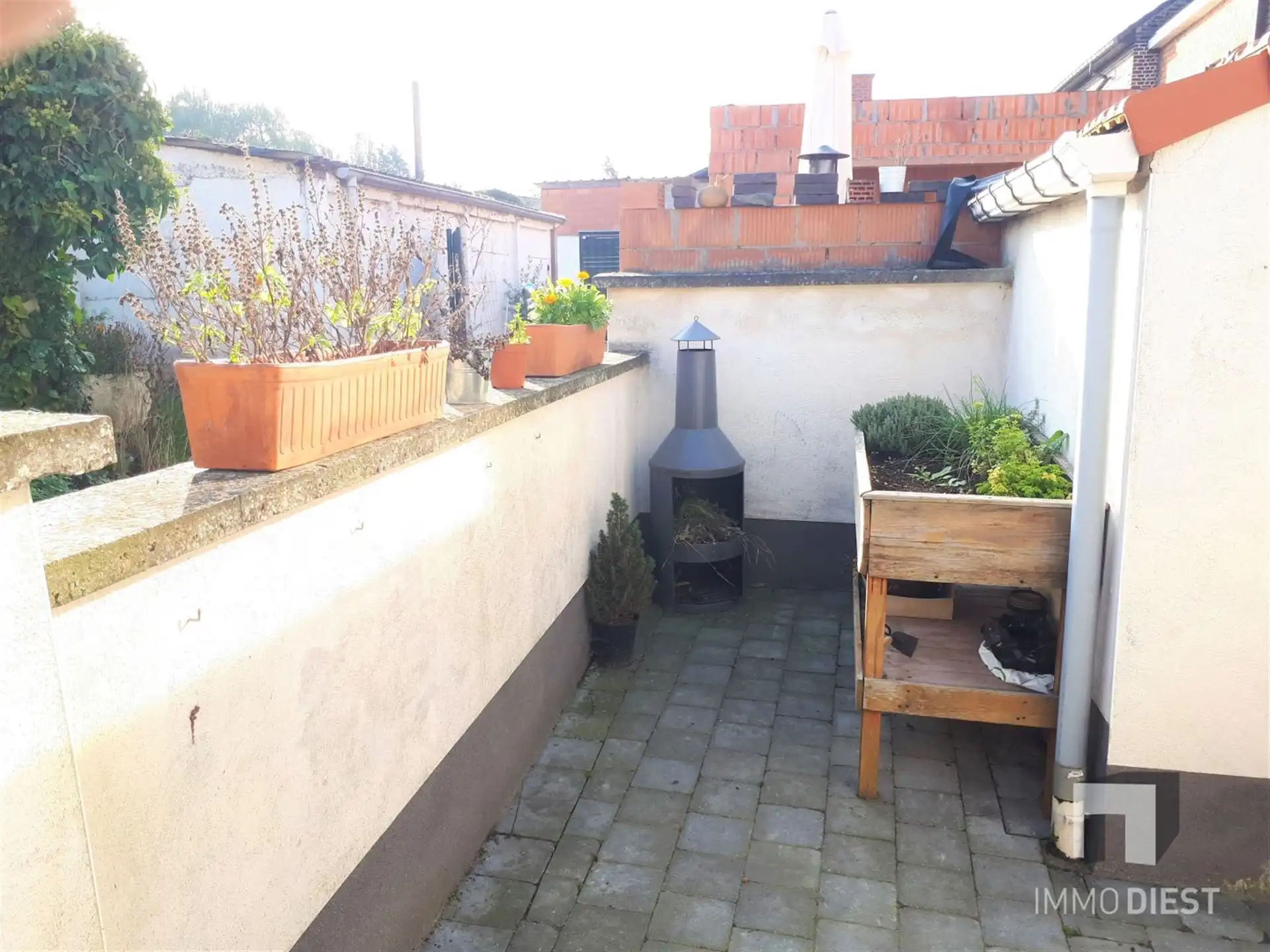 Ruime instapklare woning met koer foto 23