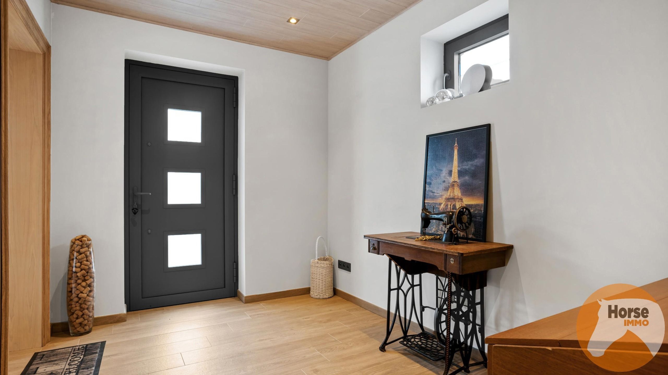 MOERBEKE - Instapklare woning met aanpalende weide en stallen foto 3