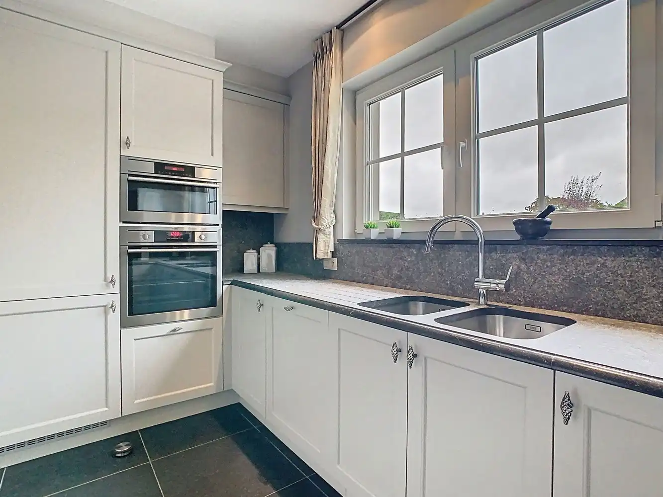 KLASSE  villa met bijzondere UITSTRALING       (momenteel privé + kantoren + kangoeroewoning) foto 13