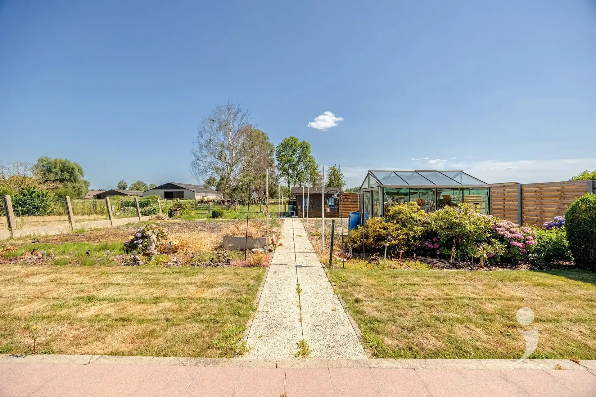 Te renoveren alleenstaande woning met zuidgerichte tuin en weids uitzicht foto 20