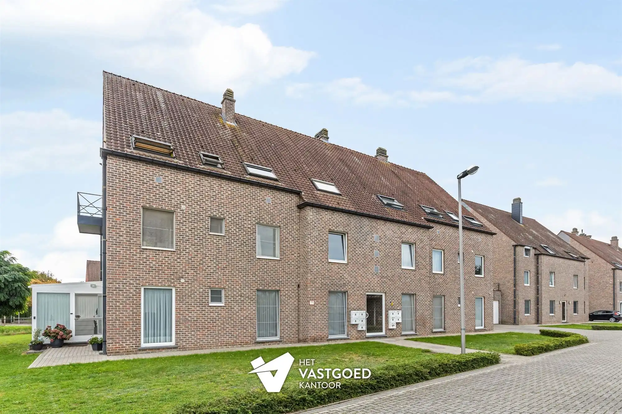RUIM GELIJKVLOERS 2 SLAAPKAMER APPARTEMENT MET OVERDEKTE AUTOSTAANPLAATS IN BERINGEN CENTRUM foto 25