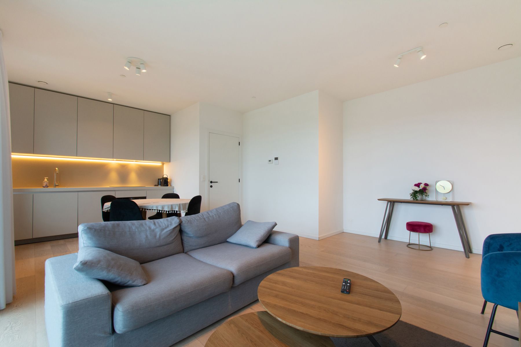 Gemeubeld 2 slaapkamer appt. met zicht op de Schelde foto 4