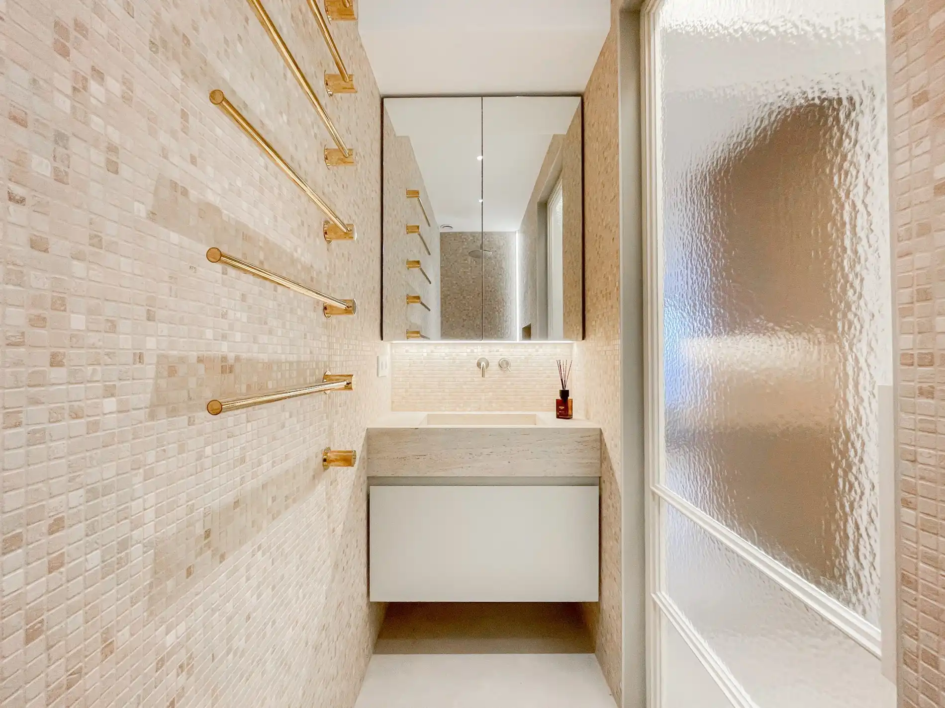 Luxueus volledig gerenoveerd appartement met een weids uitzicht gelegen in het Zoute. foto 16