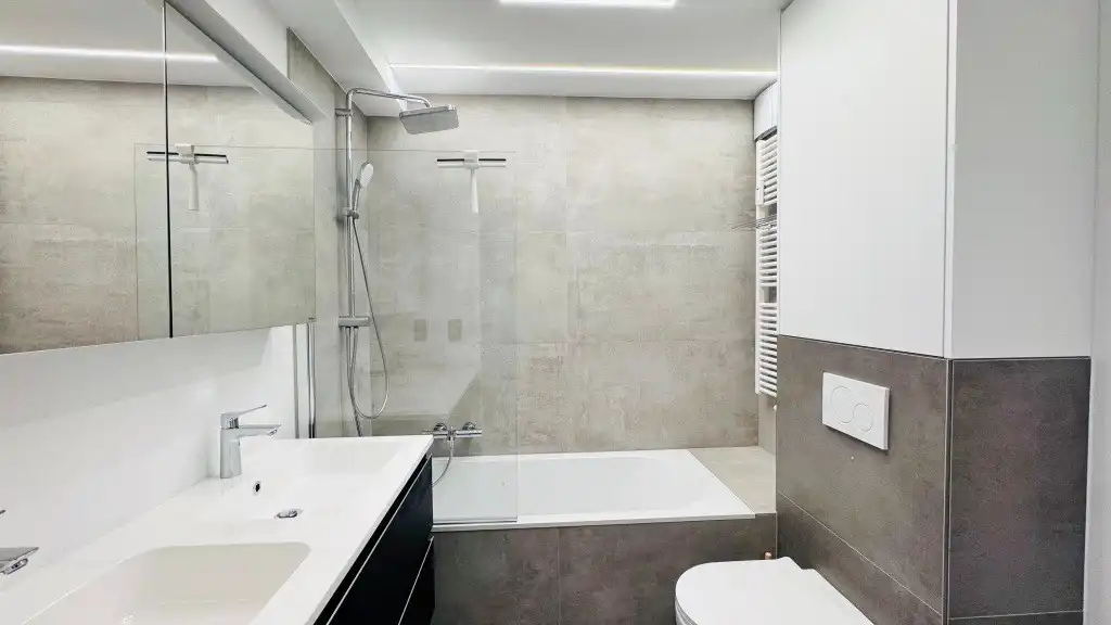 Centraal gelegen gerenoveerd 3-slaapkamerappartement met 2 terrassen foto 8