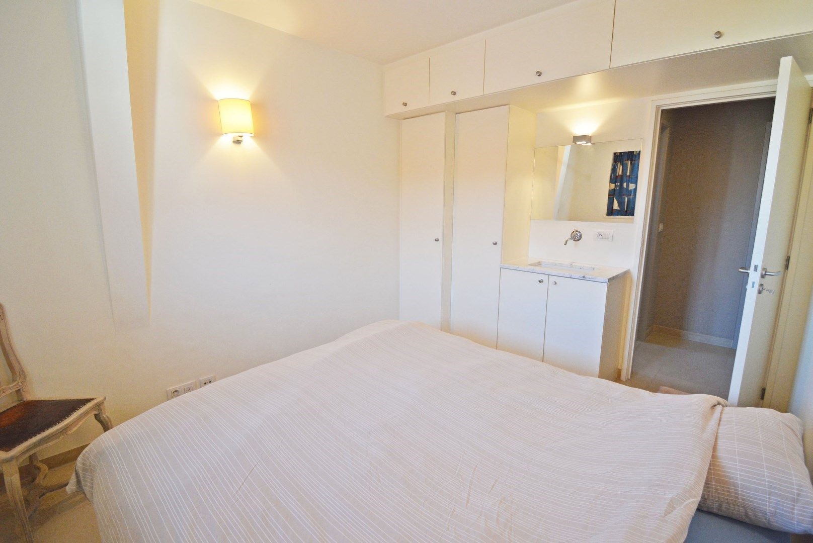 Stijlvol appartement met 4 gevels op een volledige 2e verdieping met lift in Duinbergen op 100m van de zee met zeezicht en inpandige garage foto 11