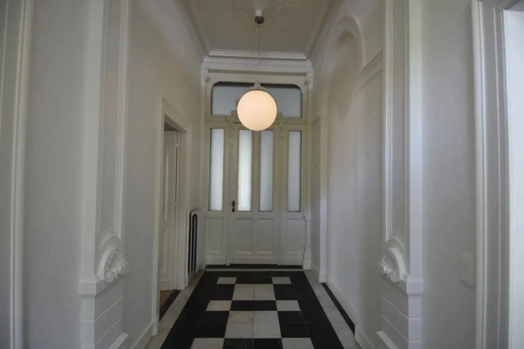 Charmante woning in monumentaal klassegebouw foto 9