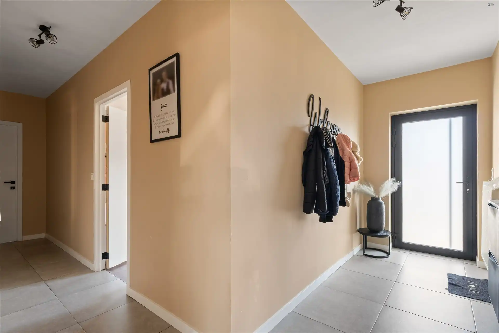 Gerenoveerde bungalow in een rustige woonwijk te Stekene foto 6