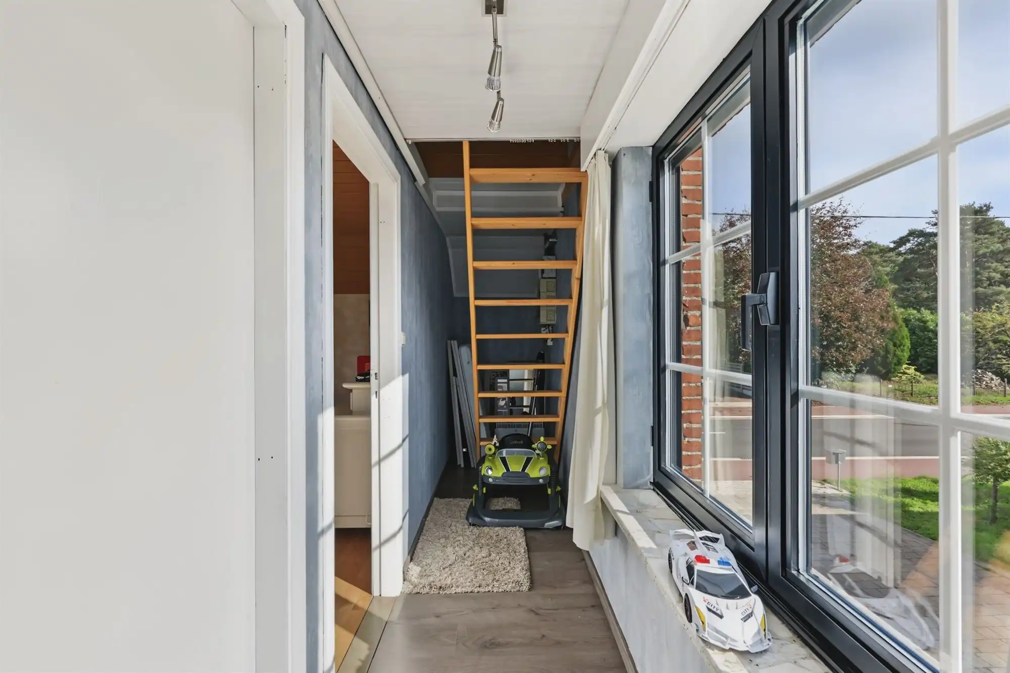Instapklare woning op ruim perceel met paardenstallen foto 17