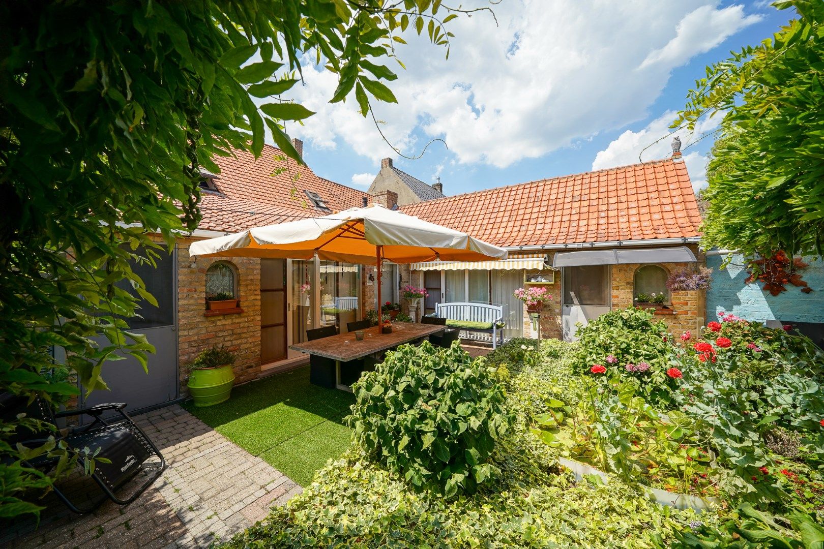Ruime woning met drie slaapkamers - met loods/garage  foto 5