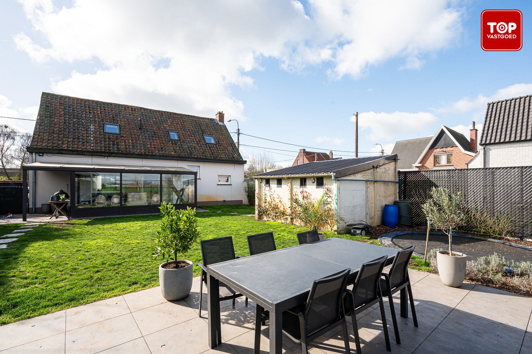 instapklare woning met zicht op uitgestrekte velden foto 25
