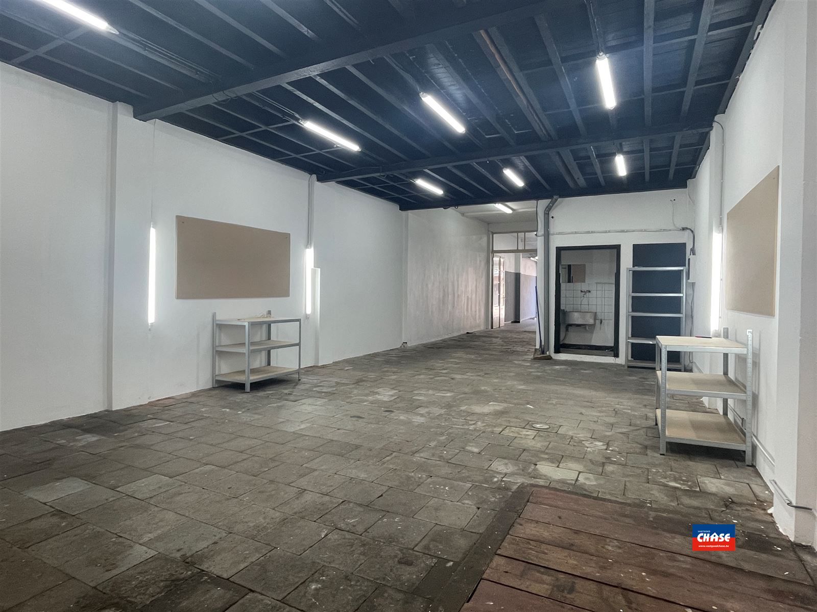 Opslagruimte / werkplaats / magazijn / winkelpand foto 6