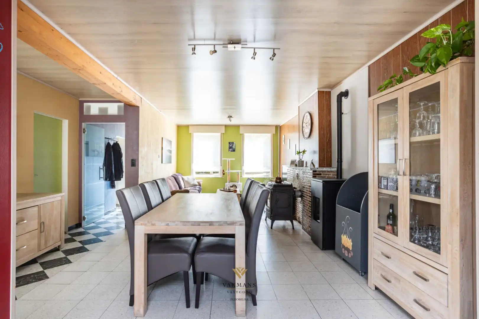 Te renoveren woning op den buiten met veel ruimte en tuin foto 16