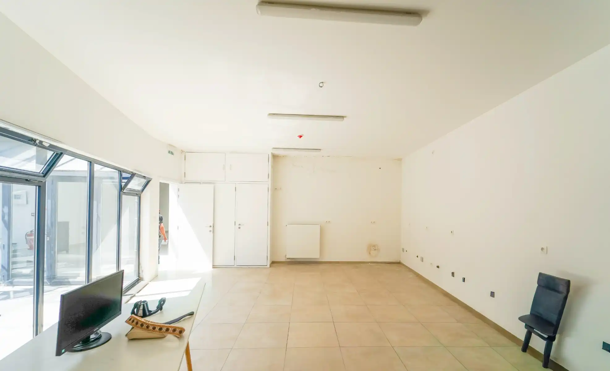 Recent volledig gerenoveerd handelspand (+-280m²) in Sleepstraat TE HUUR met een moderne uitstraling. foto 10