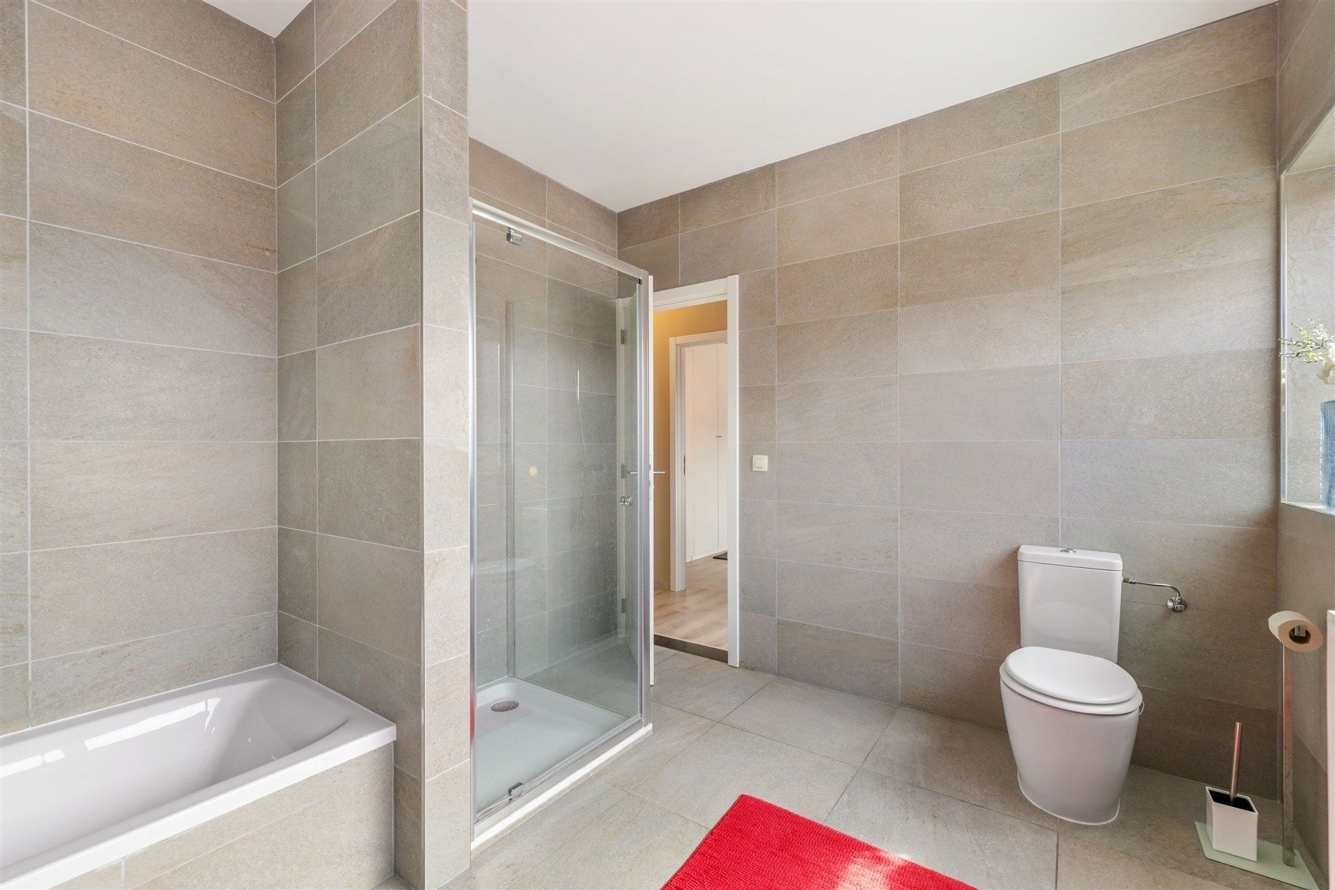 Recente gezinswoning met 3 slaapkamers en inpandige garage (BJ 2014) foto 19