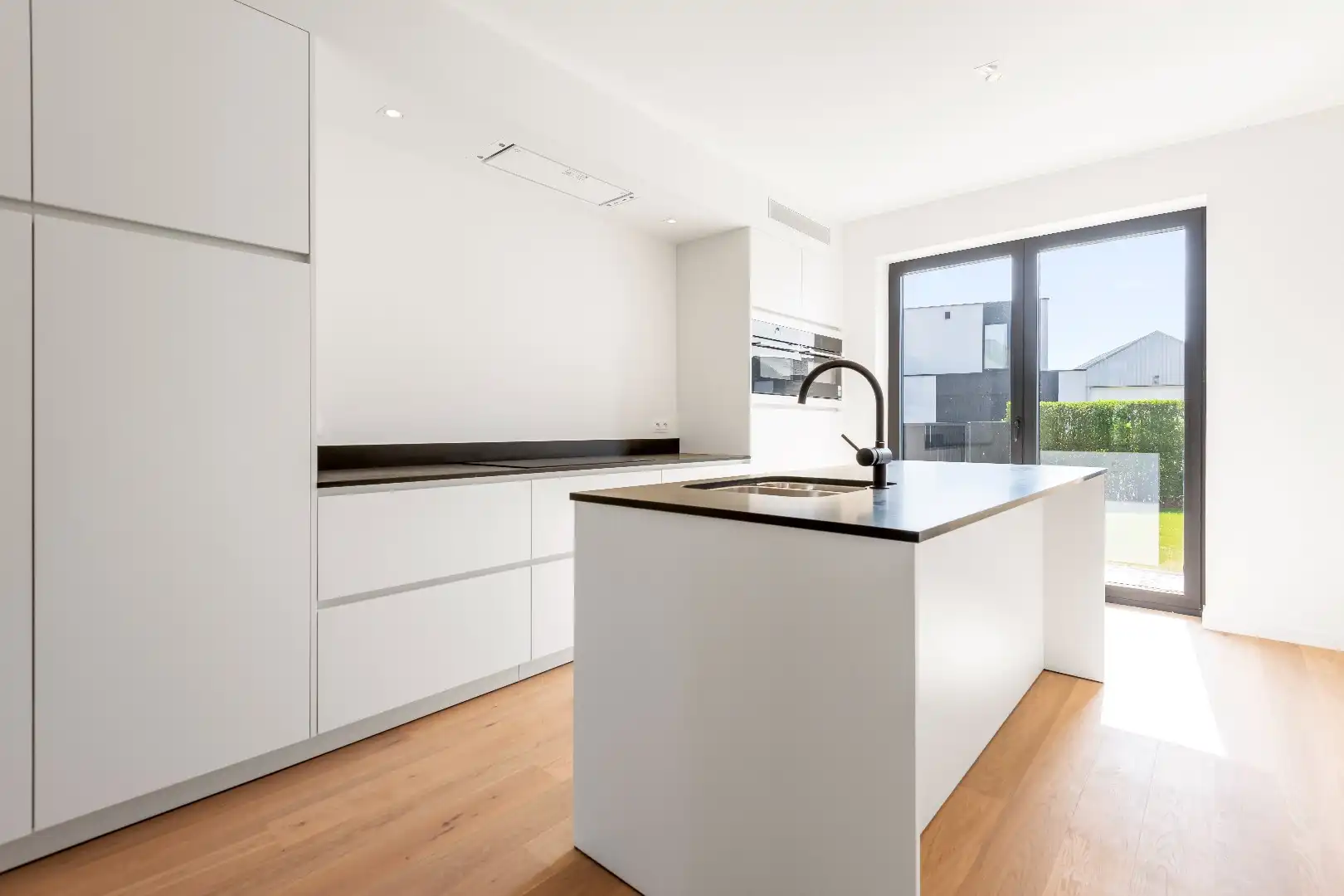 Prachtige nieuwbouw villa met zwembad in een rustige omgeving foto 13