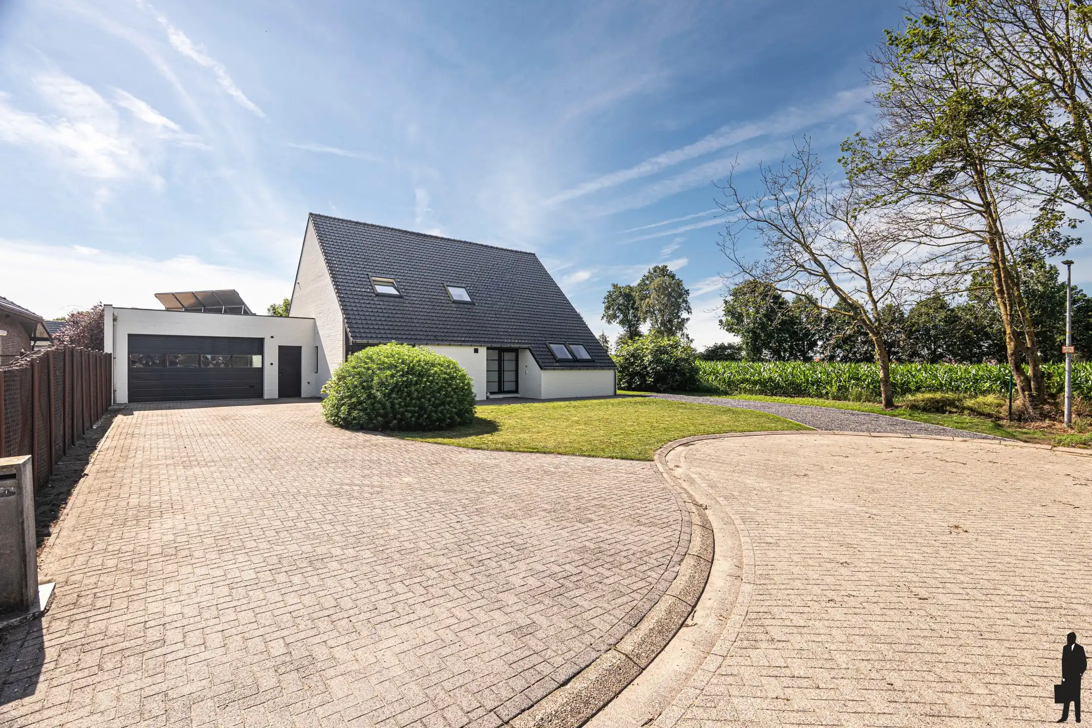 Woning met grote garage op 925m² perceel in Ravels-Eel foto {{pictureIndex}}