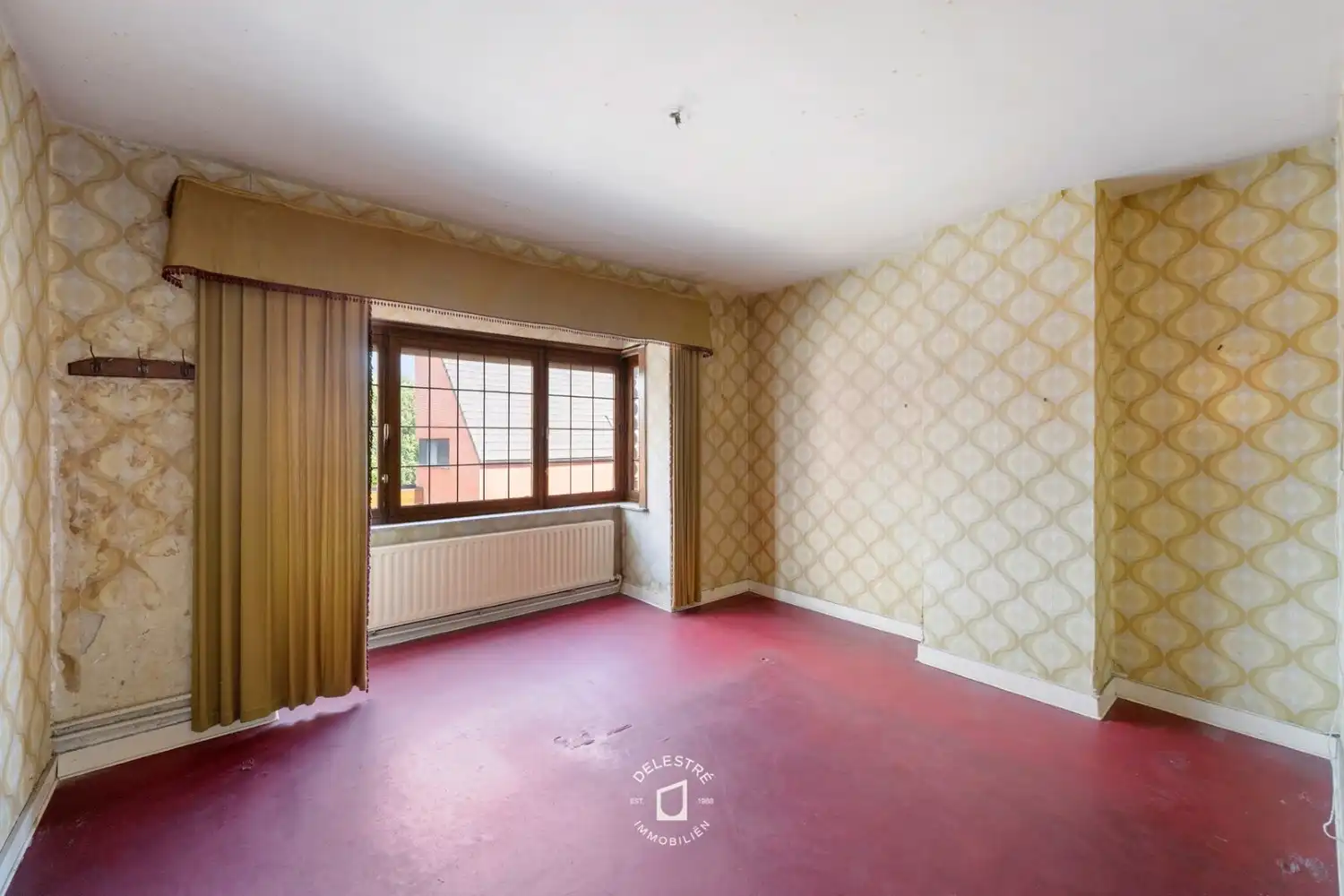 TE RENOVEREN ruime woning MET GARAGE boordevol karakter en mogelijkheden foto 13