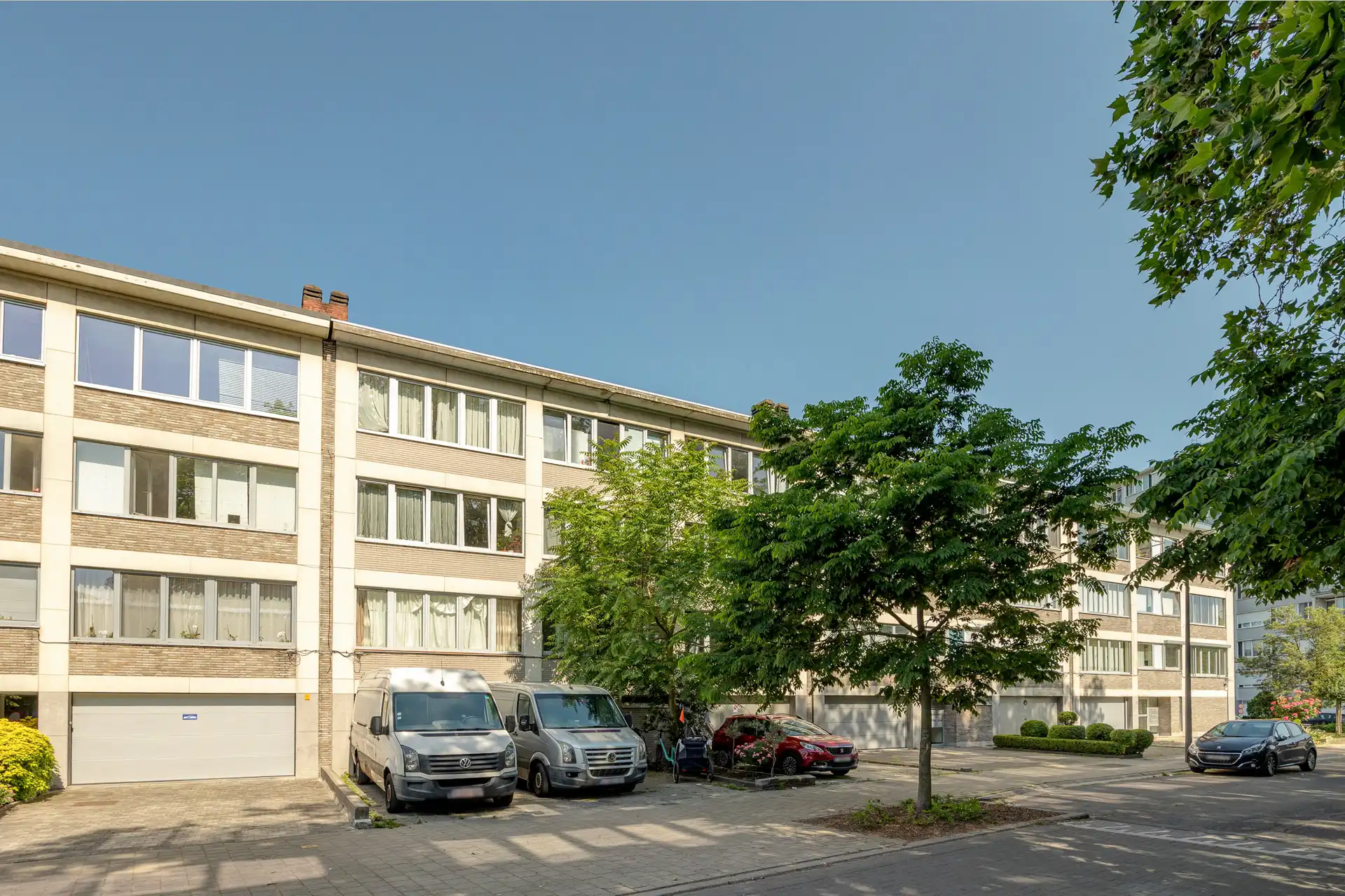 Instapklaar appartement met 3 slaapkamers, terras en kelder foto 12
